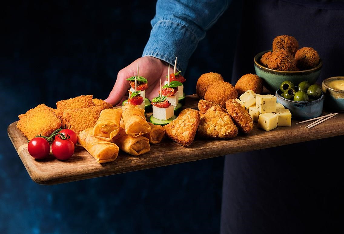 Vegetarische hapjes op een borrelplank