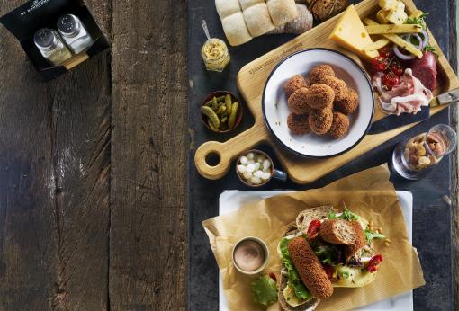 De Bourgondiër deluxe - brie met honing