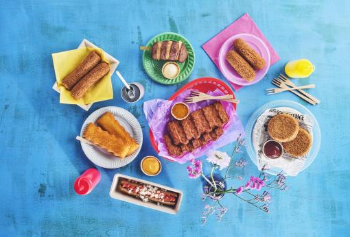 Borrelplank met populaire snacks 