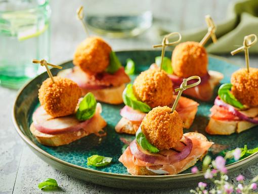 Zomerse Van Dobben Bitterballen pintxos met prosciutto