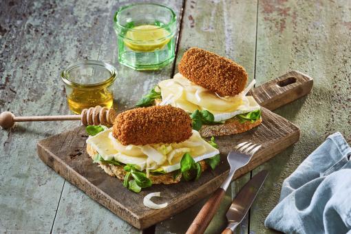 Toast Vega croquet met brie en honing 