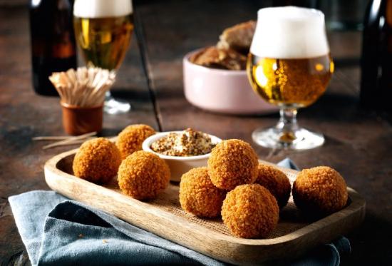 Welk bier past bij welke snack? Tips voor cafetaria & horeca