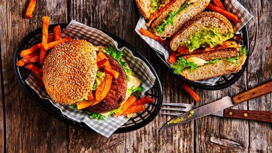 Smokey avo-cheeseburger recept voor horeca & Cafetaria