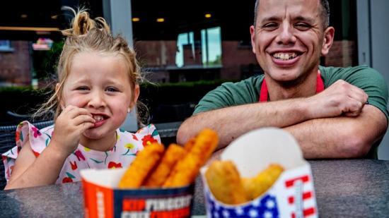 Train je personeel om positief met kinderen om te gaan - cafetaria & horeca