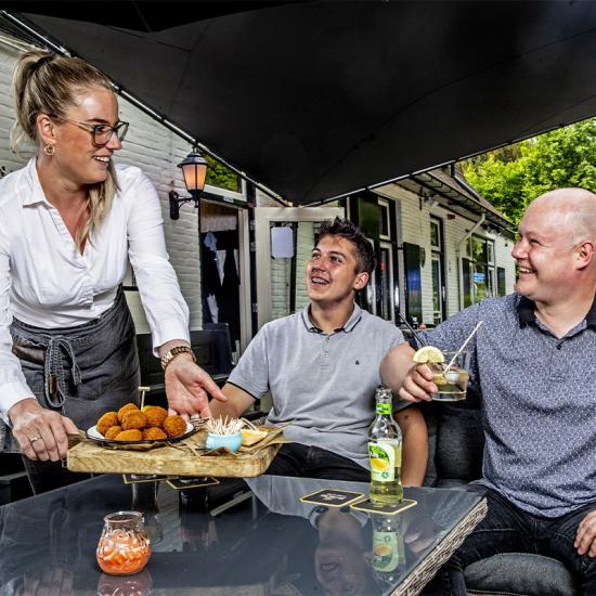 Horeca-ondernemers kiezen voor snacks van Van Geloven